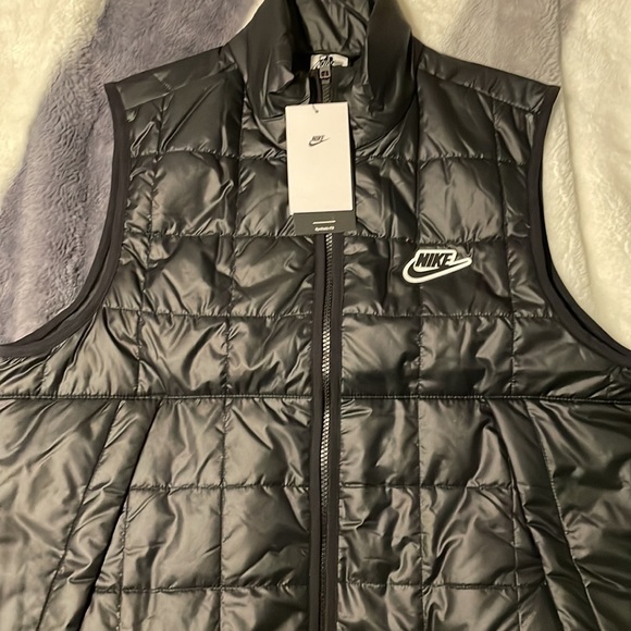 Nike Vest - Picture 4 of 4